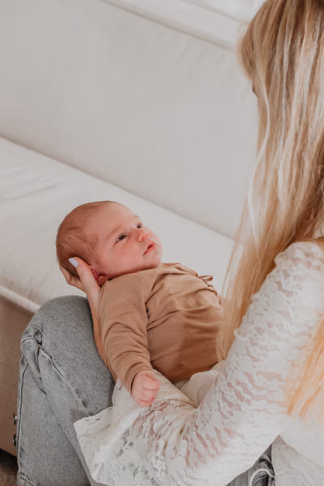 Newborn 2(vasthouden)