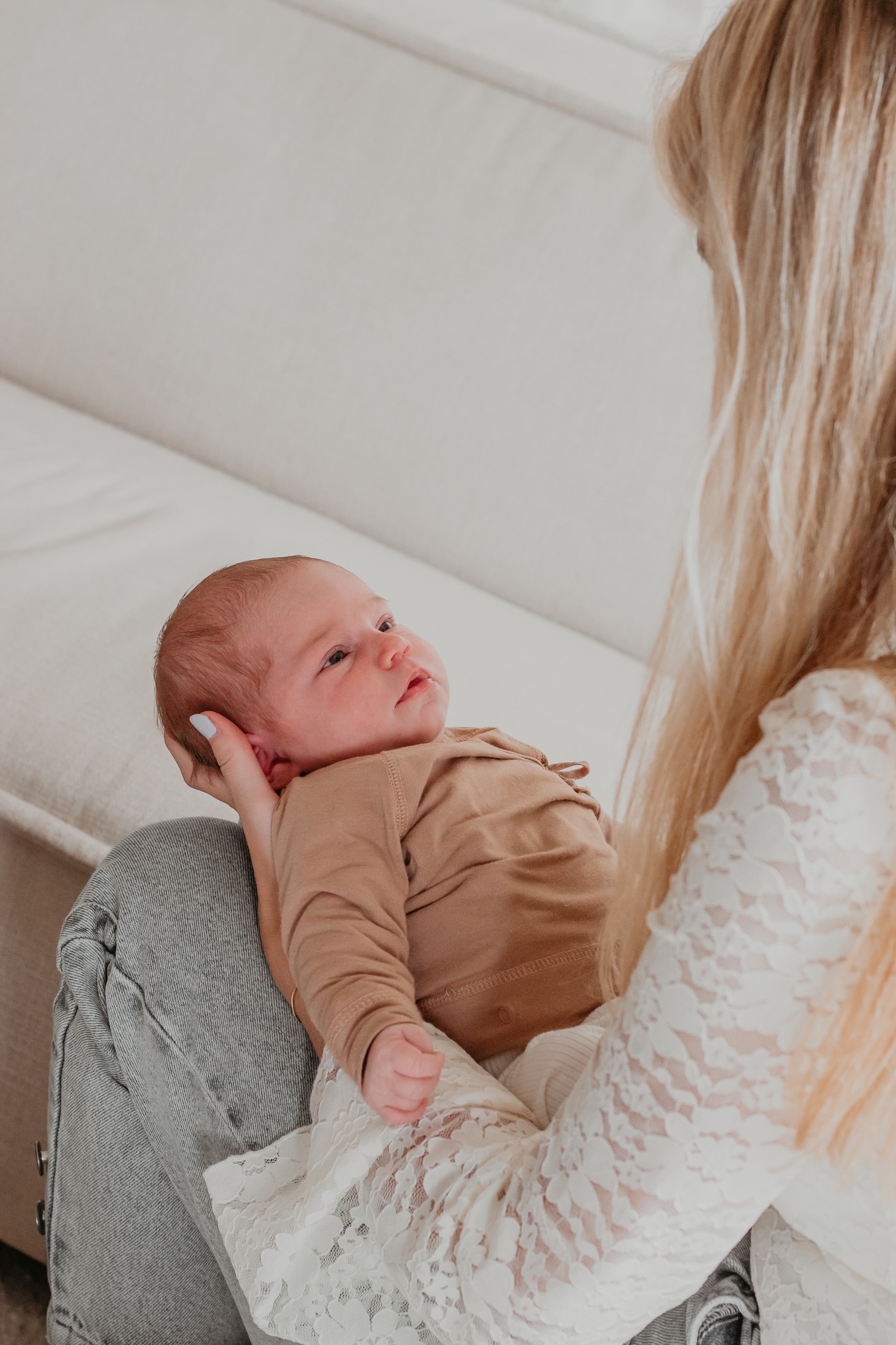 Newborn 2(vasthouden)